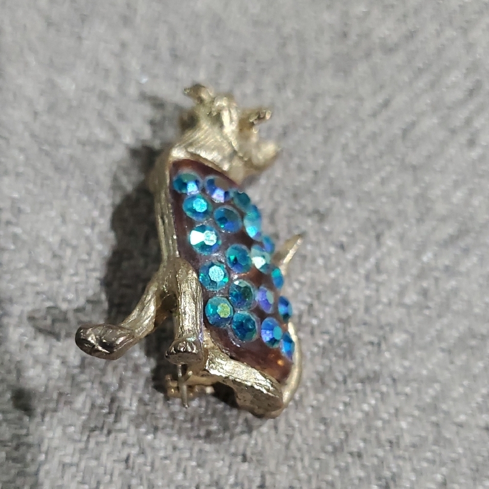 Vintage Gold Tone and Blue Belly Kitty Cat Brooch Meow Animal Gems Bling - Picture 2 of 12